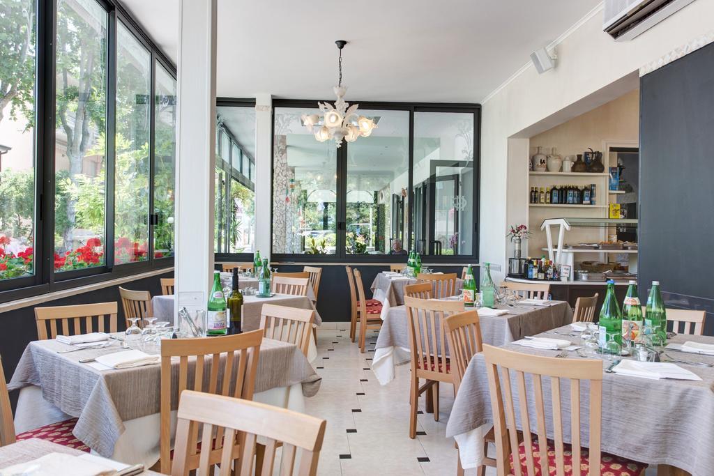 Hotel Giamaika Cesenatico Kültér fotó