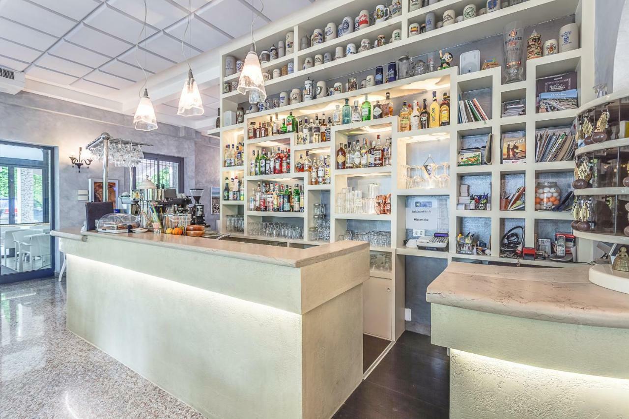 Hotel Giamaika Cesenatico Kültér fotó