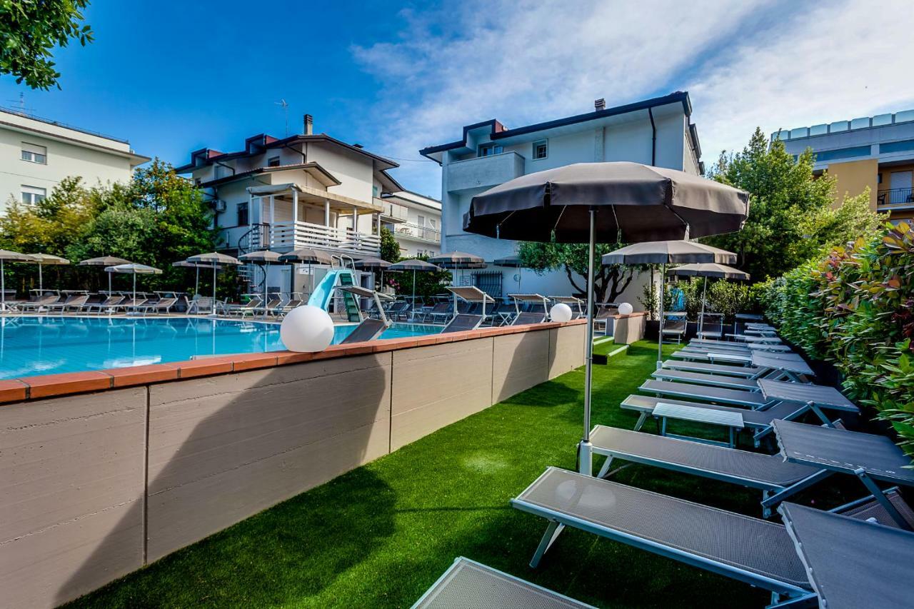 Hotel Giamaika Cesenatico Kültér fotó